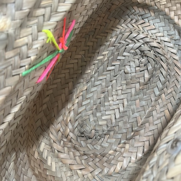 Maroccan Straw Pom Pom Beach Shoppers Bag - Picture 15 of 17